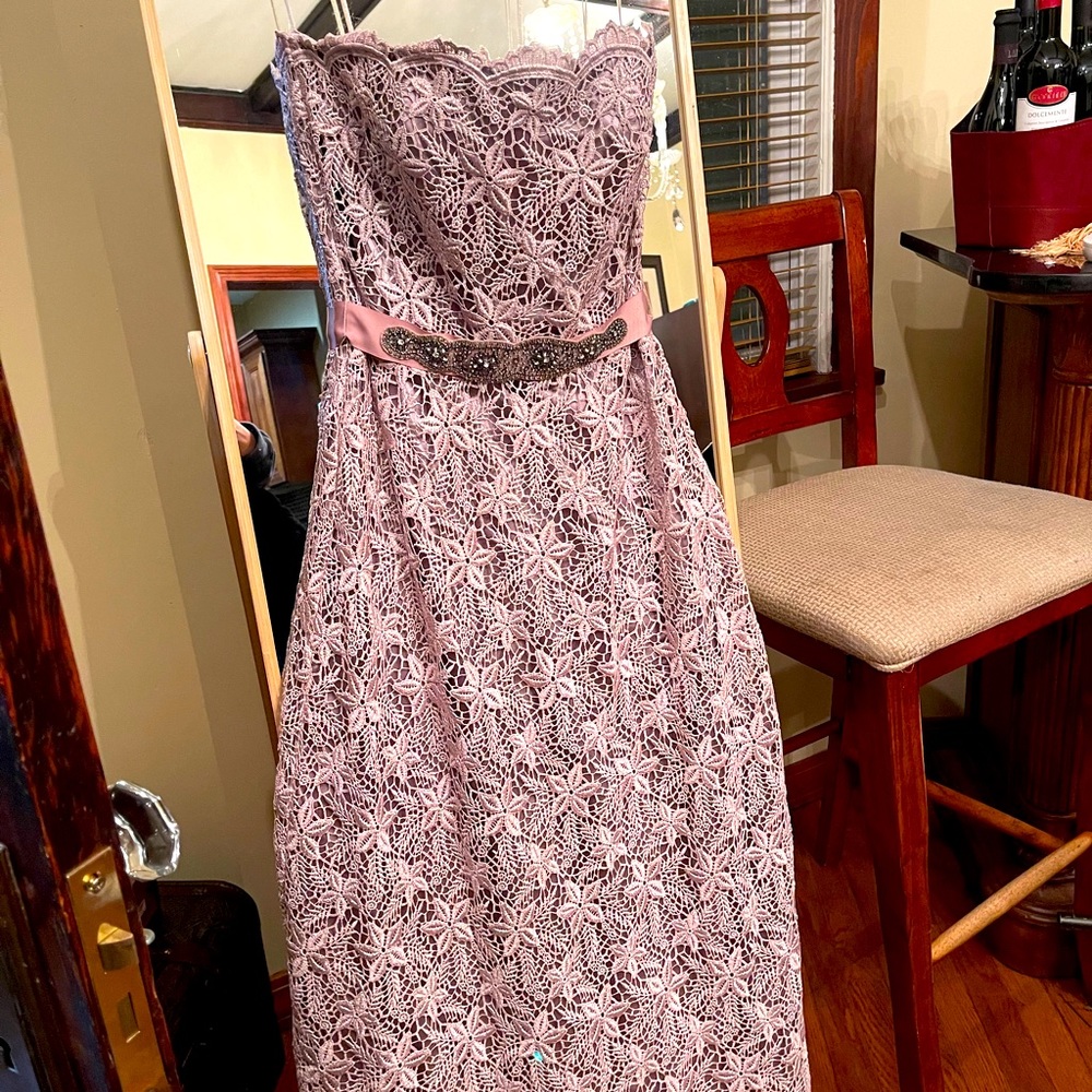 I’m selling a dress!
